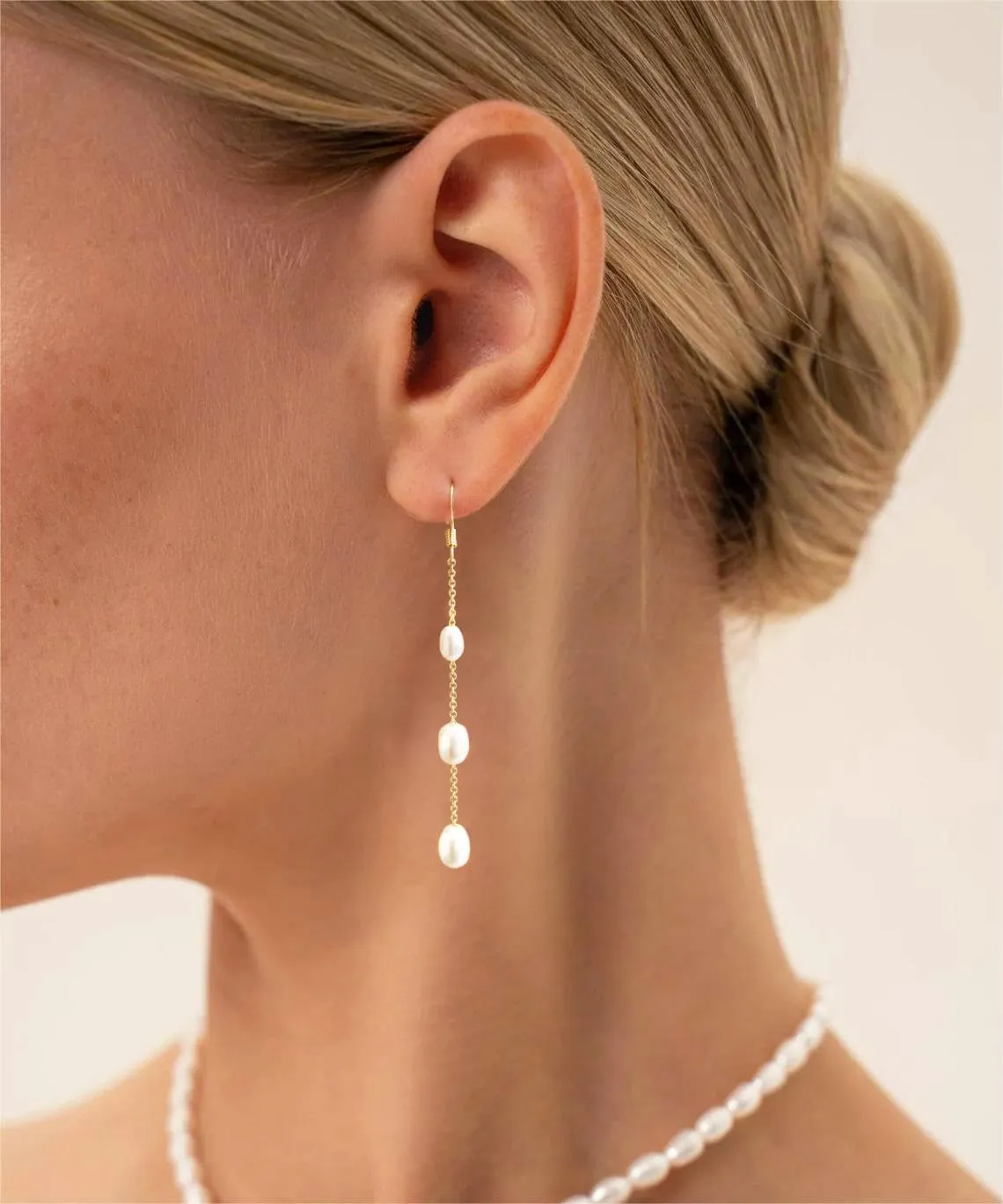 Pearl Earrings for Woman Gold Dangle Aesthetic Dainty Pearl Drop Earrings for Woman Gift and Wedding